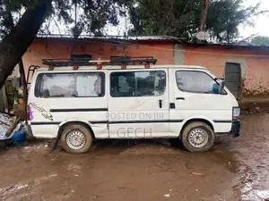 Toyota HiAce 1998 White