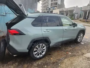 Toyota RAV4 2020 Green