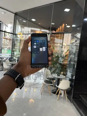Apple iPhone SE 128 GB Black