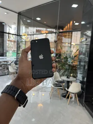 Apple iPhone SE 128 GB Black