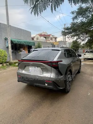 Toyota bZ4X 2025 Silver