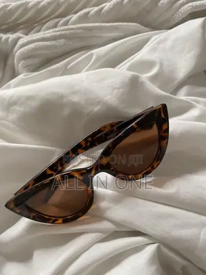 Cat Eye Classic Sunglasses