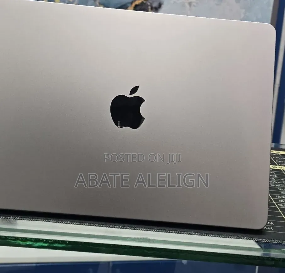 New Laptop Apple MacBook Air 2022 M2 16GB Apple M2 SSD 512GB