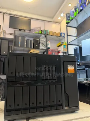 Storage Area Network (SAN) / Network Attached Storage (NAS)