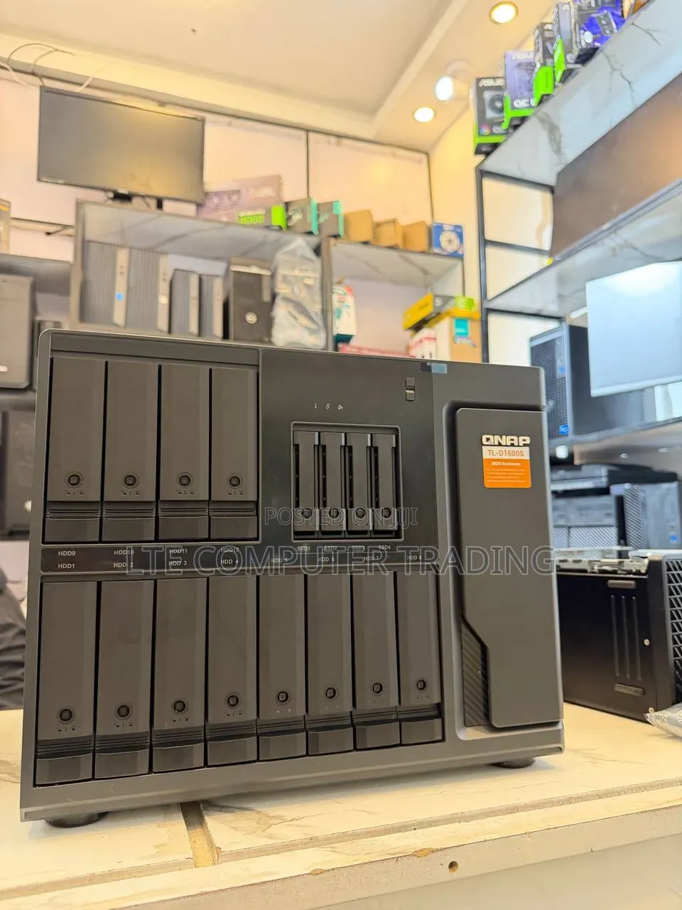 Storage Area Network (SAN) / Network Attached Storage (NAS)
