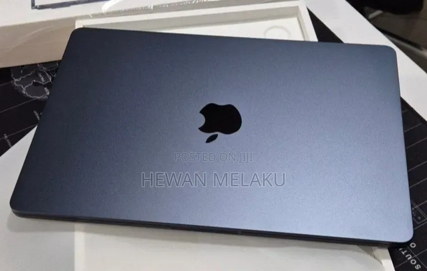 New Laptop Apple MacBook Air 2022 M2 8GB Apple M2 SSD 256GB