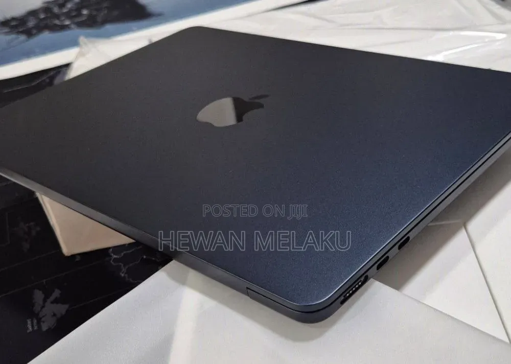 New Laptop Apple MacBook Air 2022 M2 8GB Apple M2 SSD 256GB