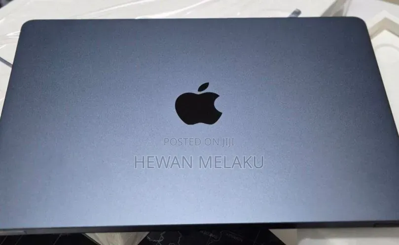 New Laptop Apple MacBook Air 2022 M2 8GB Apple M2 SSD 256GB