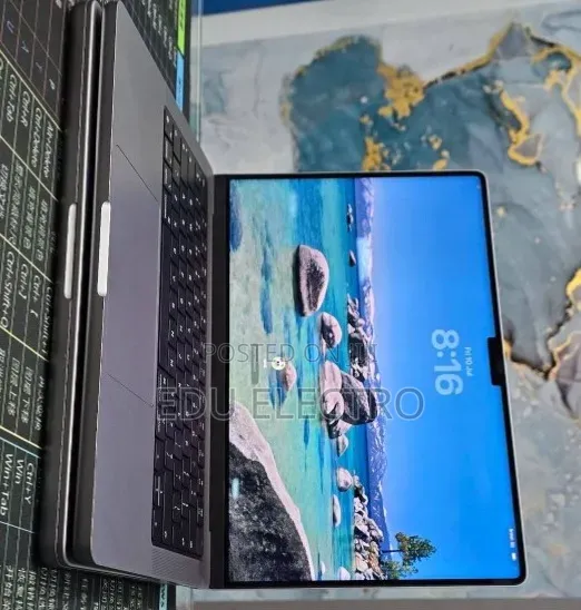 New Laptop Apple MacBook Pro 2021 M1 32GB Apple M1 Pro SSD 512GB