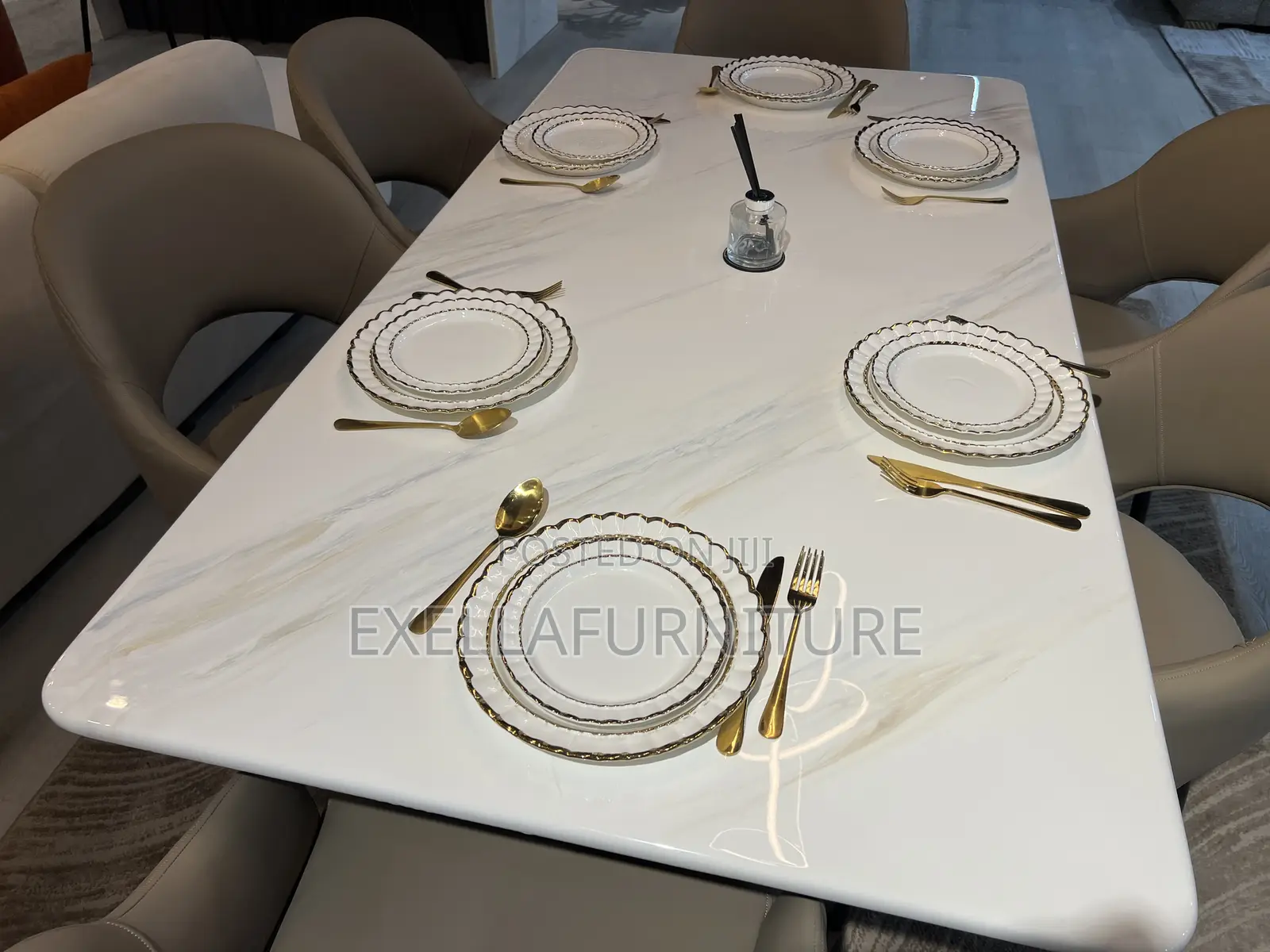 Dining Table 8 or 6 Seater | ባለ 8 አልያም ባለ 6 መቀመጫ የመመገቢያ ጠረቤዛ