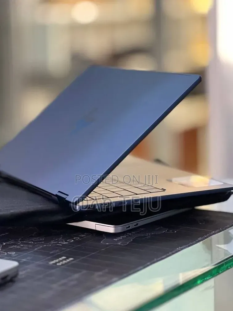 New Laptop HP OmniBook 5 Flip 16GB Intel Core i5 SSD 512GB