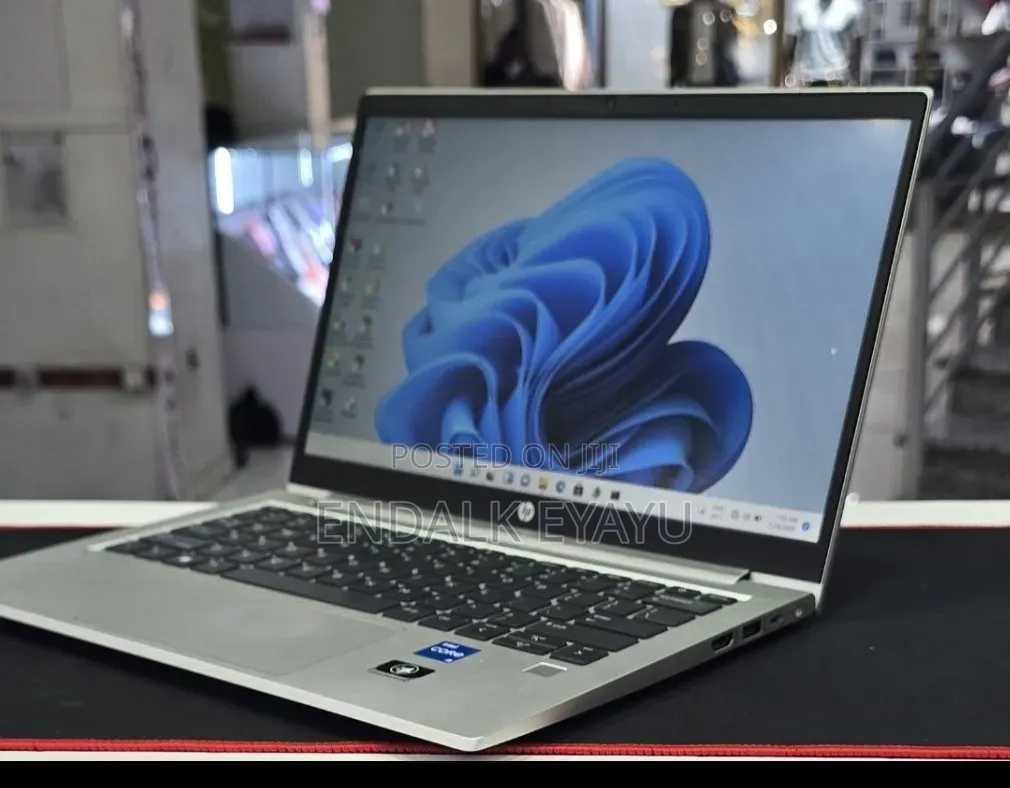 New Laptop HP EliteBook 830 G9 16GB Intel Core i5 SSD 512GB