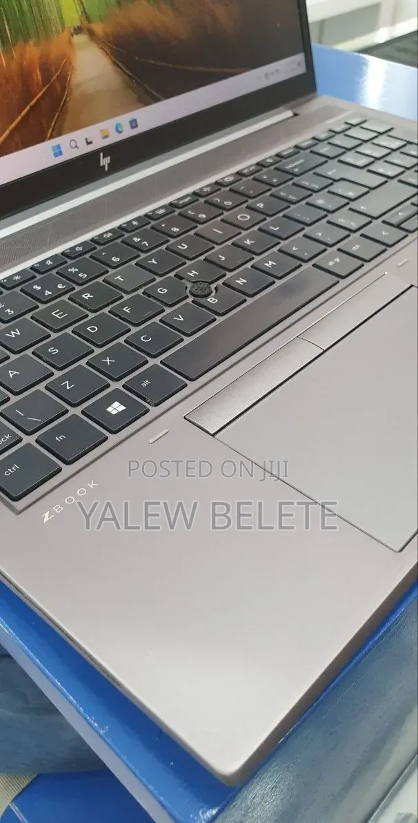 New Laptop HP ZBook Firefly G8 16GB Intel Core i7 SSD 512GB