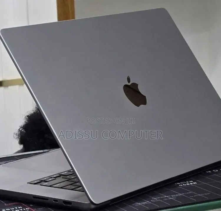 New Laptop Apple MacBook Pro 2019 32GB Apple M1 Pro SSD 512GB