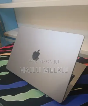 New Laptop Apple MacBook Pro 2023 M3 8GB Intel Core Ultra 9 SSD 512GB