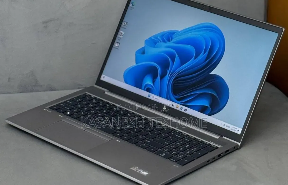 New Laptop HP ZBook Studio G8 16GB Intel Core i7 SSD 512GB