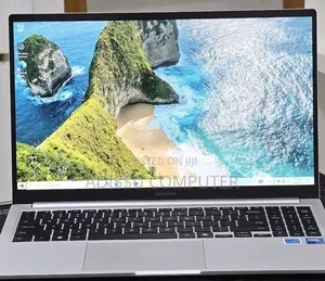 New Laptop Samsung Galaxy Book4 16GB Intel Core i7 SSD 512GB