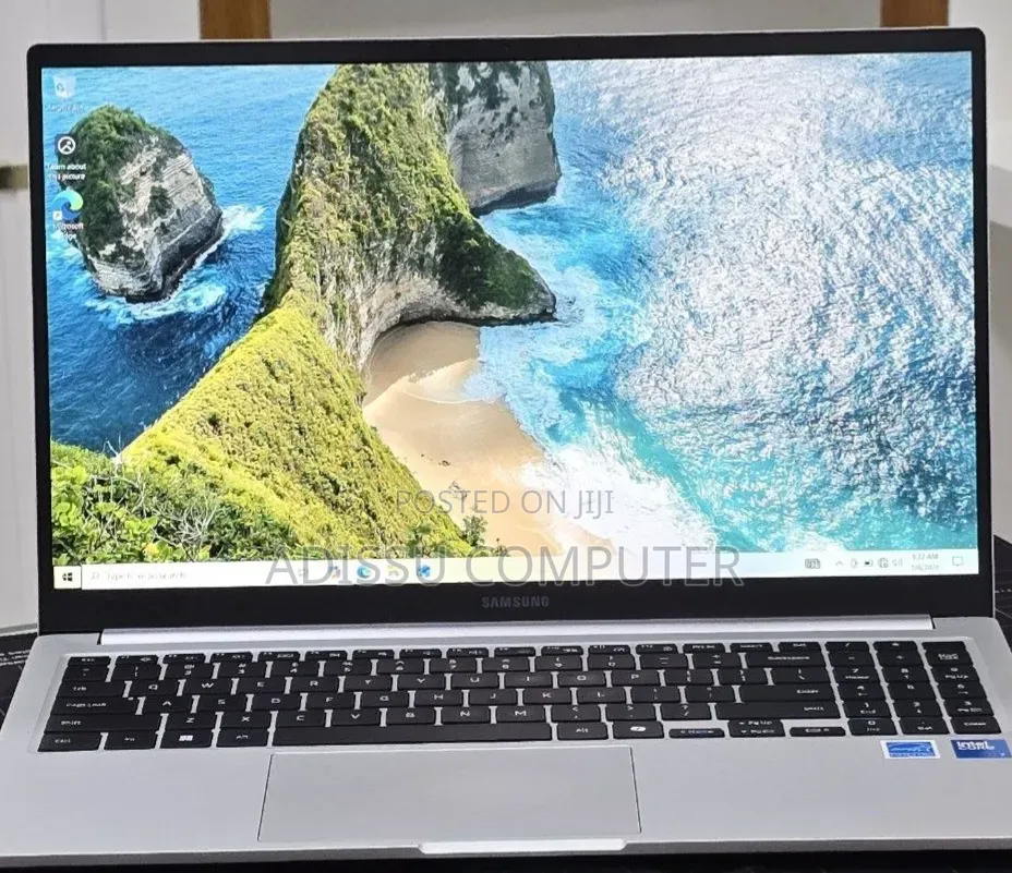 New Laptop Samsung Galaxy Book4 16GB Intel Core i7 SSD 512GB