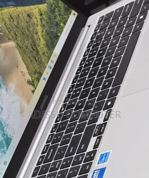 New Laptop Samsung Galaxy Book4 16GB Intel Core i7 SSD 512GB