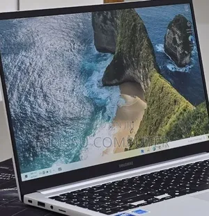 New Laptop Samsung Galaxy Book4 16GB Intel Core i7 SSD 512GB