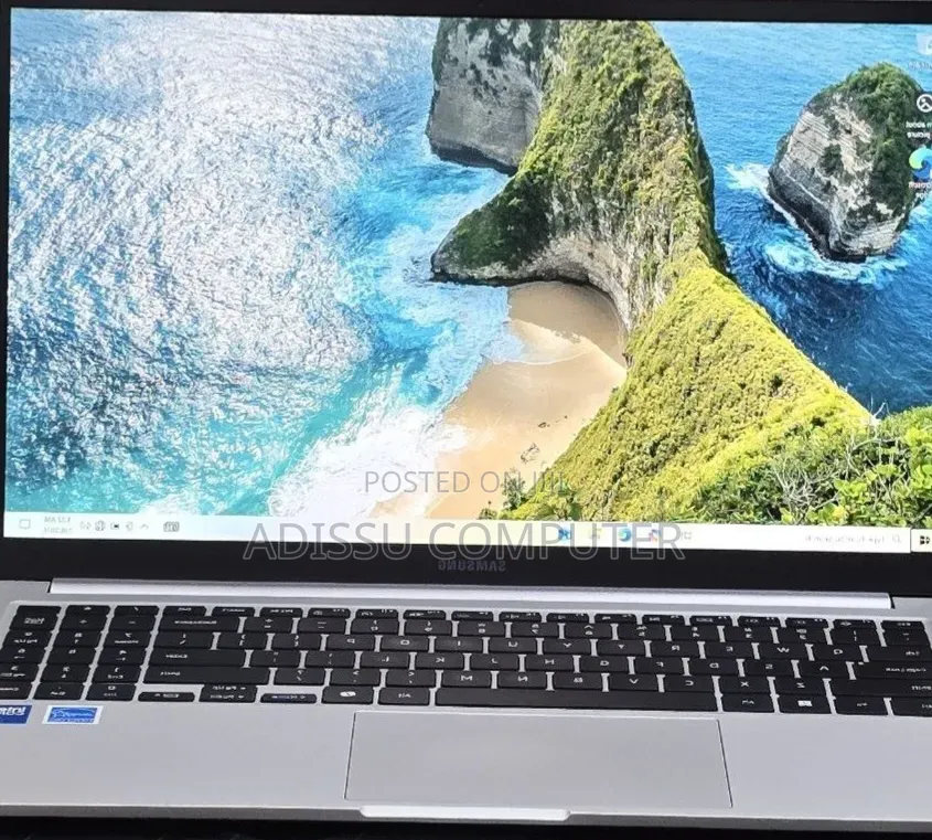 New Laptop Samsung Galaxy Book4 16GB Intel Core i7 SSD 512GB