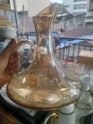 ባለ 7 የወይን ማቅረቢያ ጃር እና ስድስት የወይን ብርጭቆዎች (Luxury Amber Glassware Set)