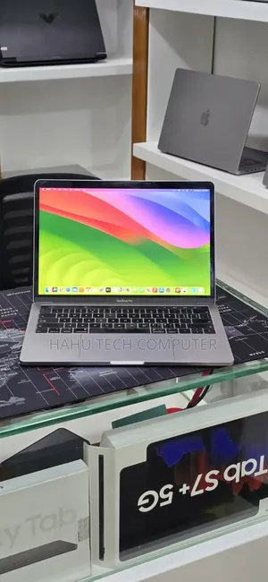 New Laptop Apple MacBook Pro 2019 16GB Intel Core i7 SSD 256GB