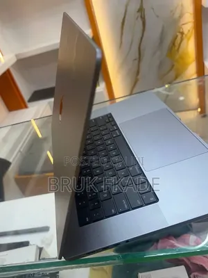 New Laptop Apple MacBook Pro 2021 M1 16GB Apple M1 Pro SSD 512GB