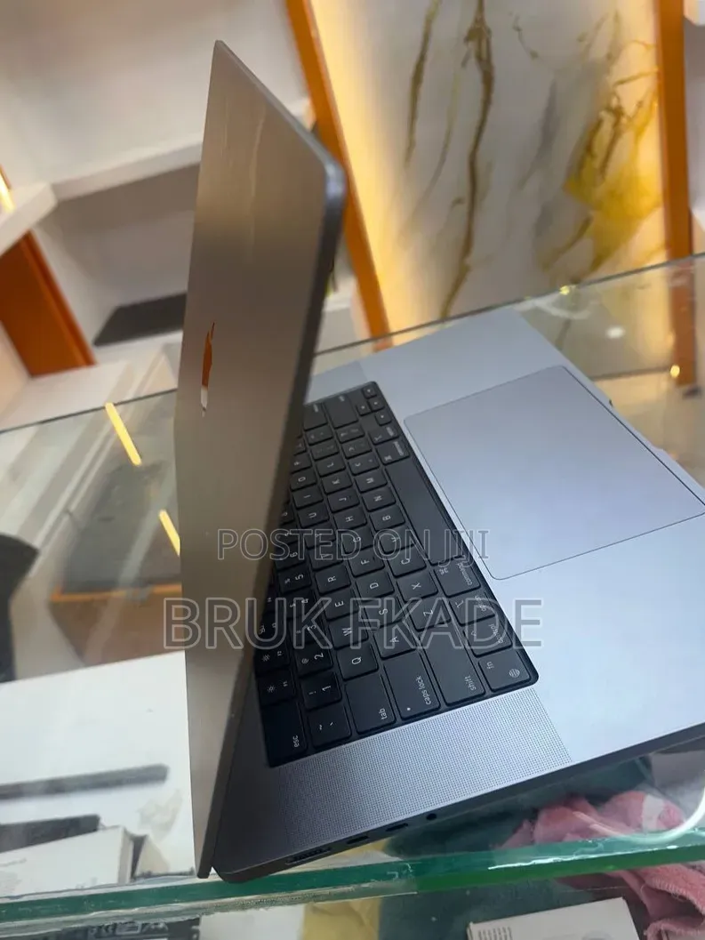 New Laptop Apple MacBook Pro 2021 M1 16GB Apple M1 Pro SSD 512GB