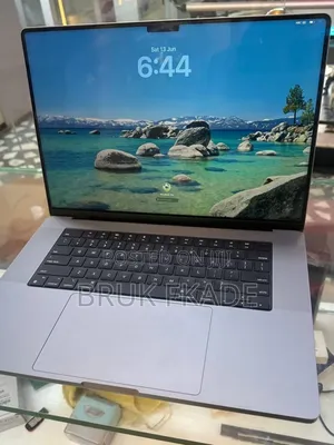 New Laptop Apple MacBook Pro 2021 M1 16GB Apple M1 Pro SSD 512GB