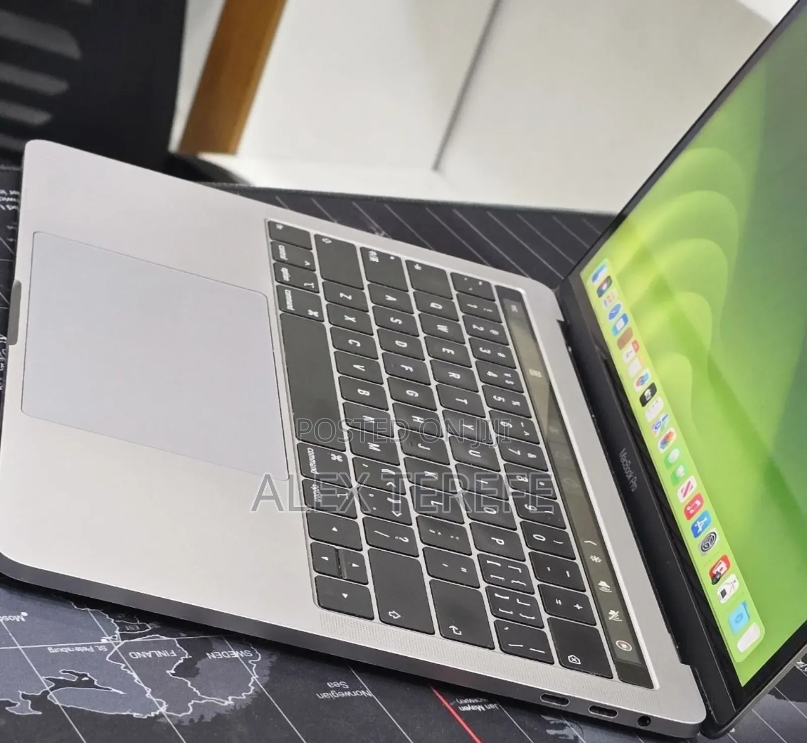 New Laptop Apple MacBook Pro 2019 16GB Intel Core i7 SSD 256GB