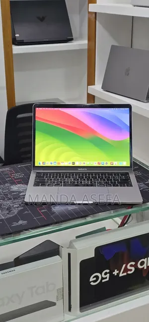 New Laptop Apple MacBook Pro 2019 16GB Intel Core i7 SSD 256GB
