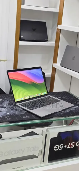 New Laptop Apple MacBook Pro 2019 16GB Intel Core i7 SSD 256GB
