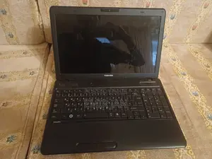 Laptop Toshiba Satellite C665 4GB Intel Core i3 HDD+SSD 500GB