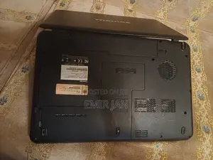 Laptop Toshiba Satellite C665 4GB Intel Core i3 HDD+SSD 500GB