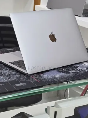 New Laptop Apple MacBook Pro 2019 16GB Intel Core i7 SSD 256GB