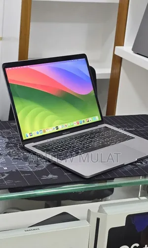 New Laptop Apple MacBook Pro 2019 16GB Intel Core i7 SSD 256GB