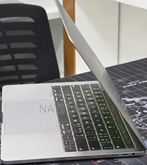 New Laptop Apple MacBook Pro 2019 16GB Intel Core i7 SSD 256GB
