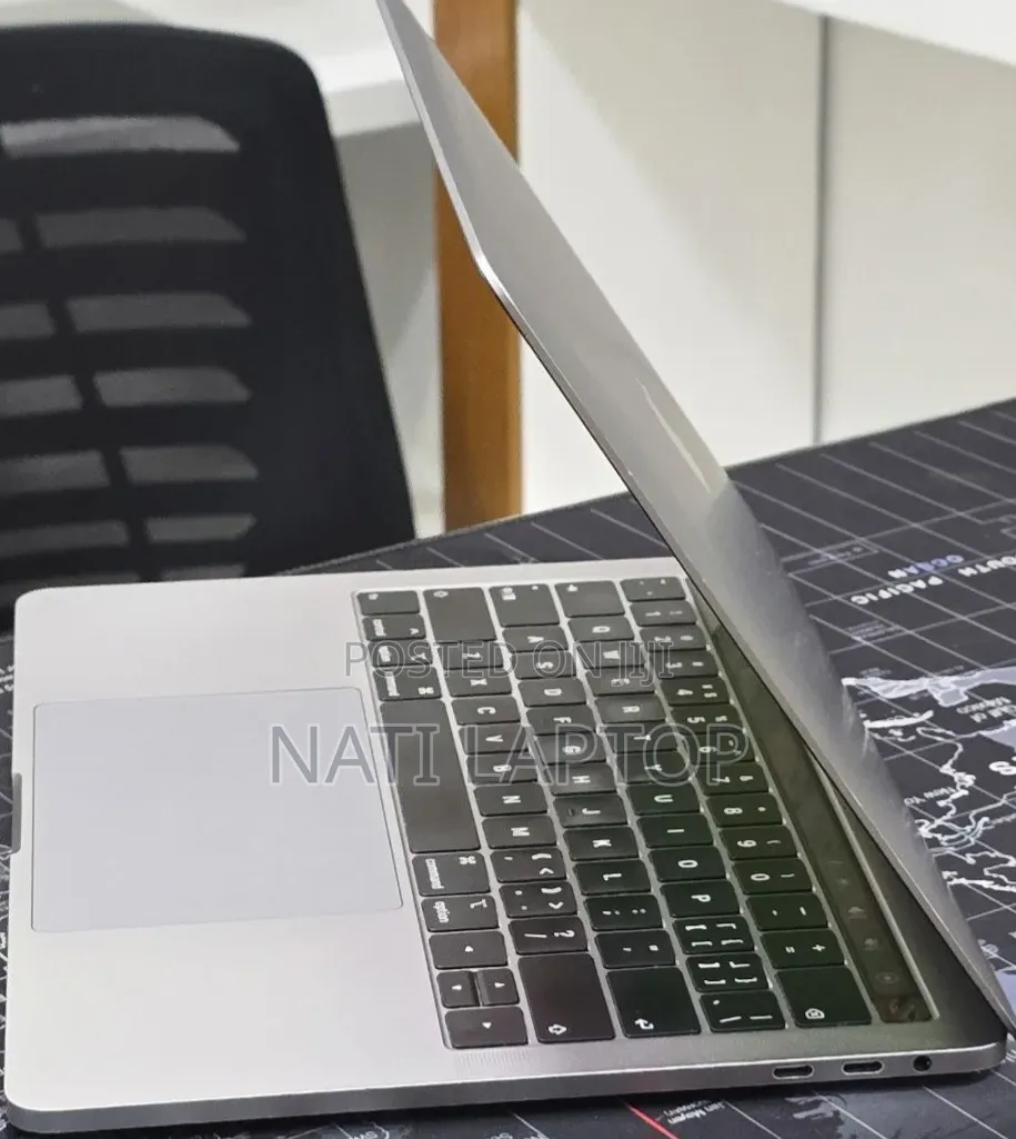 New Laptop Apple MacBook Pro 2019 16GB Intel Core i7 SSD 256GB