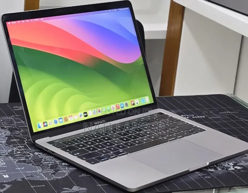 New Laptop Apple MacBook Pro 2019 16GB Intel Core i7 SSD 256GB