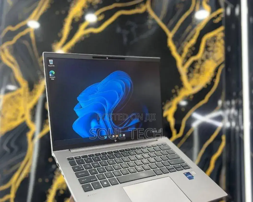 New Laptop HP ZBook Firefly 14 G10 16GB Intel Core i7 SSD 512GB