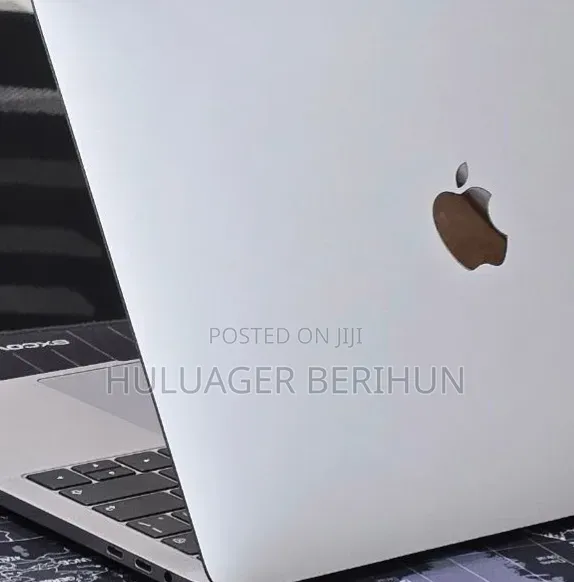 New Laptop Apple MacBook Pro 2019 16GB Intel Core i7 SSD 256GB