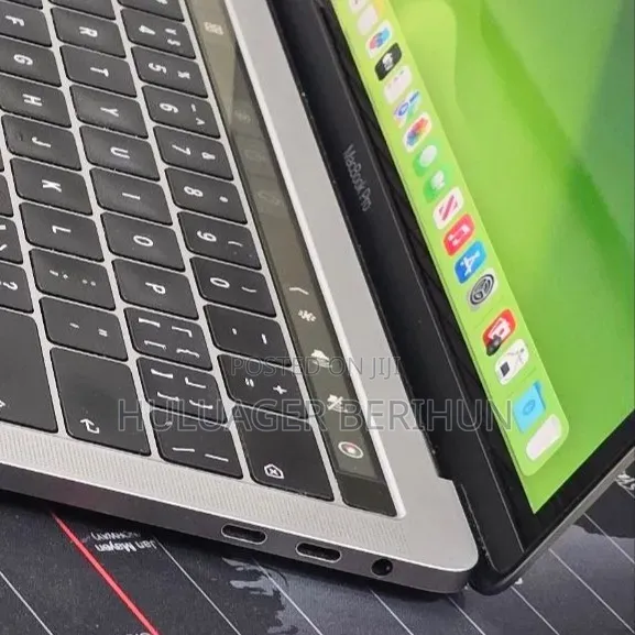 New Laptop Apple MacBook Pro 2019 16GB Intel Core i7 SSD 256GB