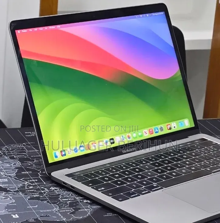 New Laptop Apple MacBook Pro 2019 16GB Intel Core i7 SSD 256GB