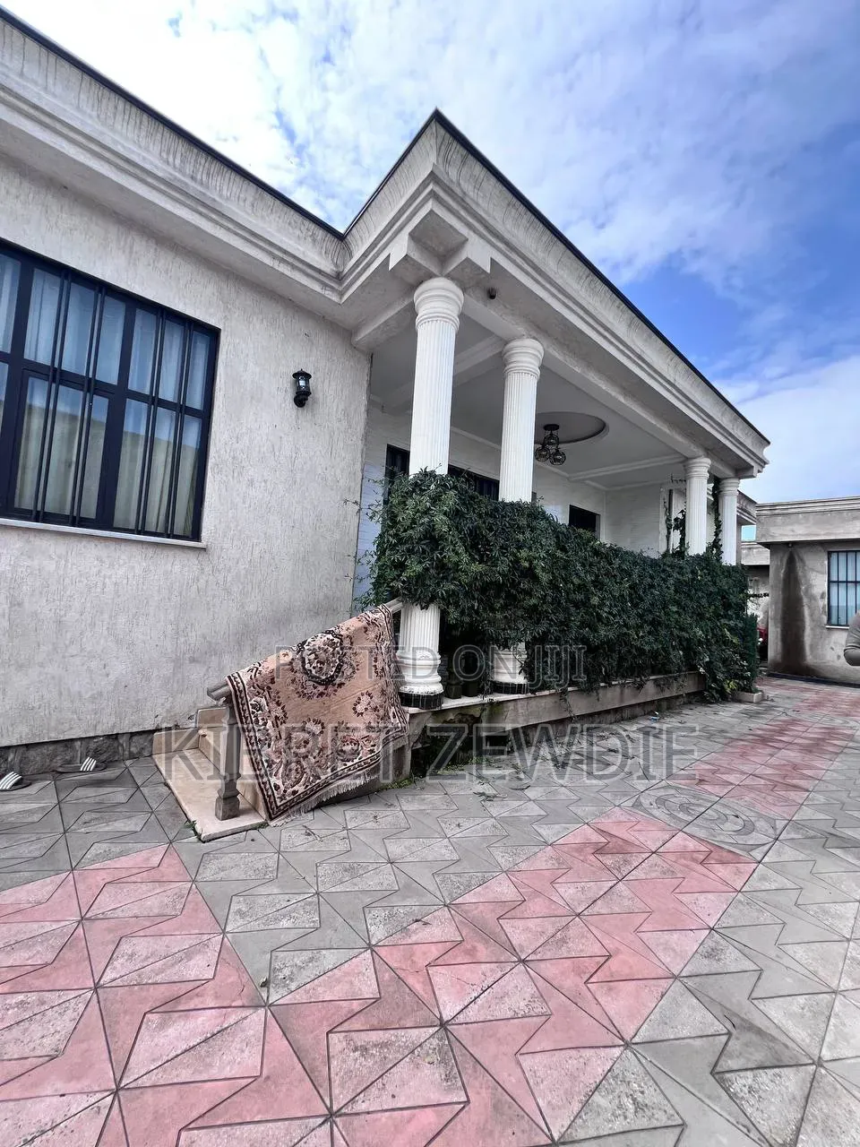 Furnished 8bdrm House in Kibert Zewdie, Bole for sale