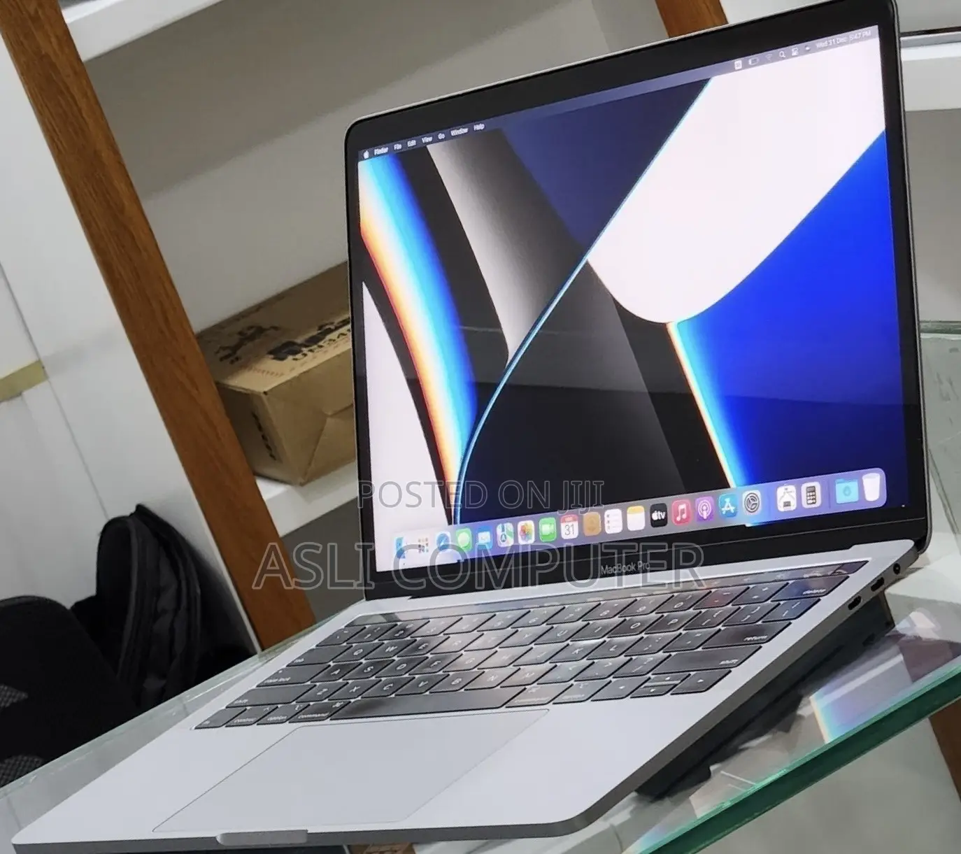 New Laptop Apple MacBook Pro 2019 16GB Intel Core i7 SSD 512GB