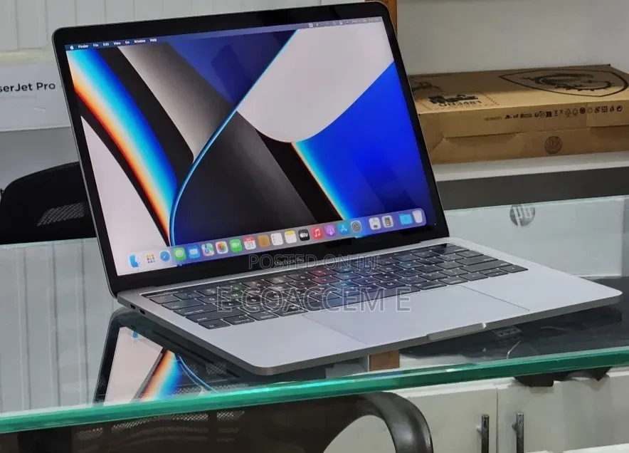 New Laptop Apple MacBook 16GB Intel Core i7 SSD 512GB