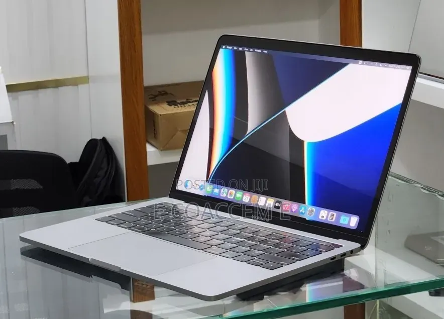 New Laptop Apple MacBook 16GB Intel Core i7 SSD 512GB