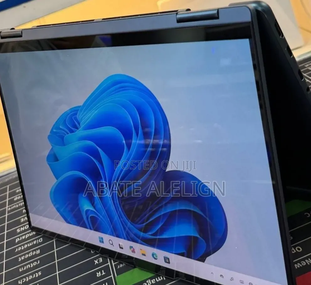 New Laptop Lenovo Yoga 7 15ITL5 16GB Intel Core i7 SSD 512GB