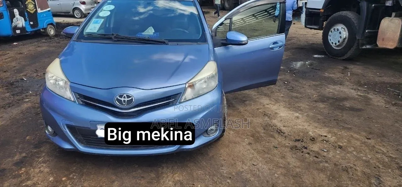 Toyota Yaris 2012 Blue